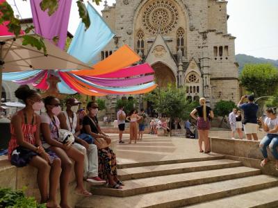 Turistes per la zona de la Plaça