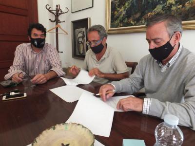 Aguiló, Gual i Simarro, en la firma de l'acord
