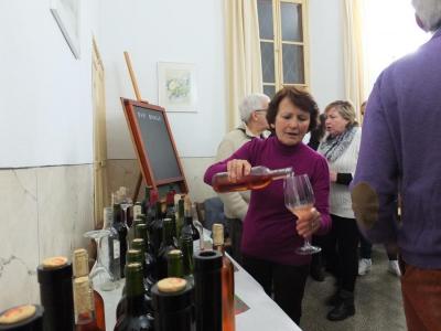 Un moment del tast de vi celebrat a Biniaraix