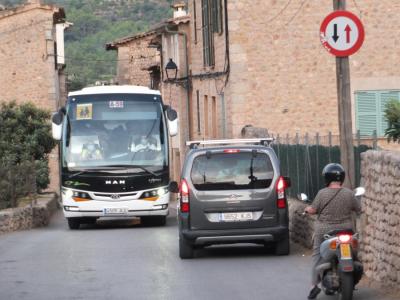 Un bus escolar al Murterar, avui