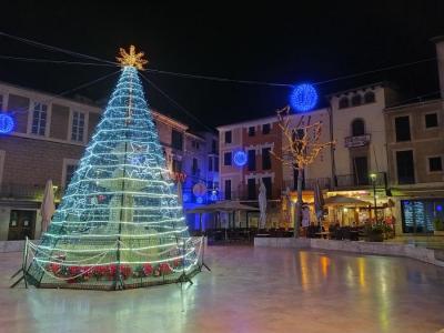 La Plaça de Sóller, ornamentada pel Nadal.