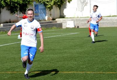 Miquel Ramon, celebrant el gol que va obrir el marcador.