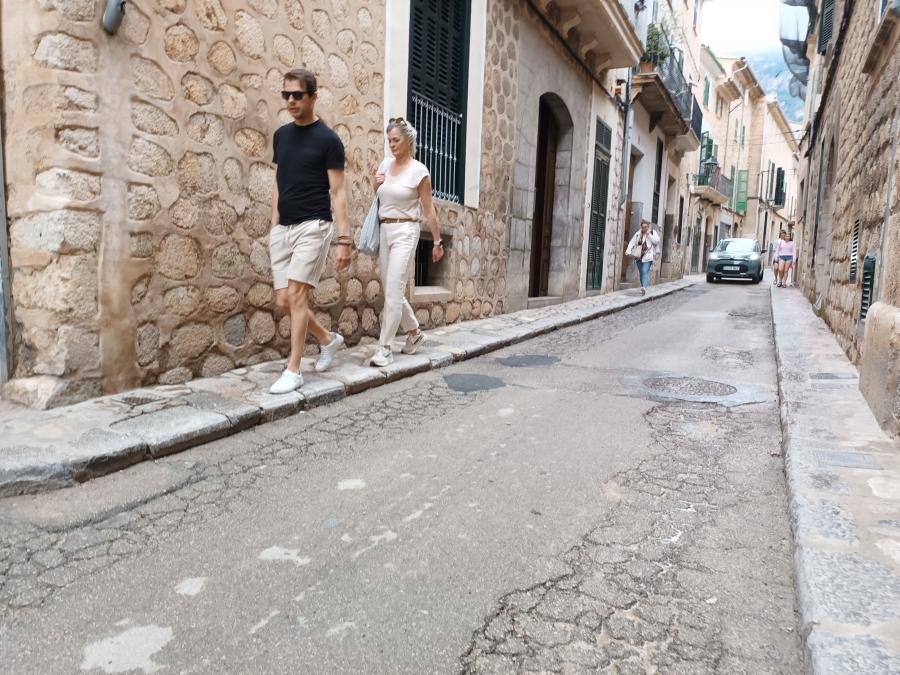 El carrer de Sa Mar, afectat per clots