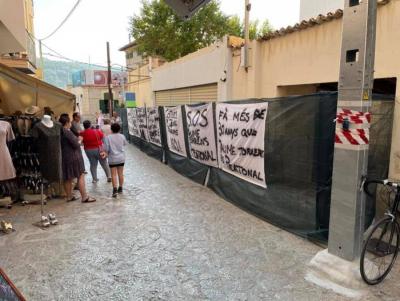 Les pancartes col.locades al carrer