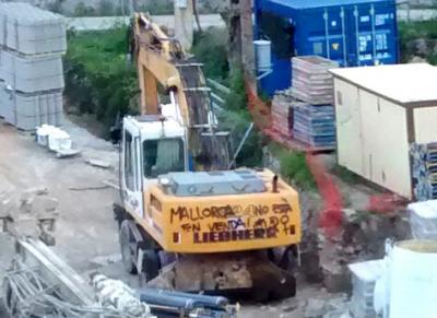 Una de les màquines que ha patit les pintades.