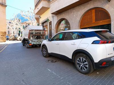 Una cua de vehicles, avui migdia