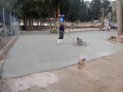 L’Ajuntament ha procedit a encimentar un tram de l’accés al pàrquing provisional de l’Infante Lois.
