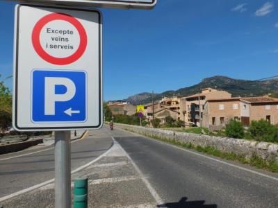 El senyal de trànsit que s'ha col.locat al començament d'Isabel II.