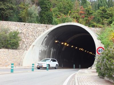 La boca nord del Túnel, allà on hi havia l'estació de peatge.