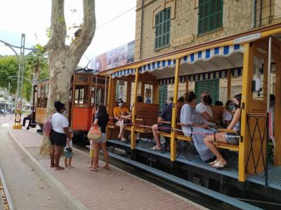 Un tramvia a punt de partir del Port