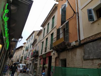 El carrer de Sa Lluna sense paraigües