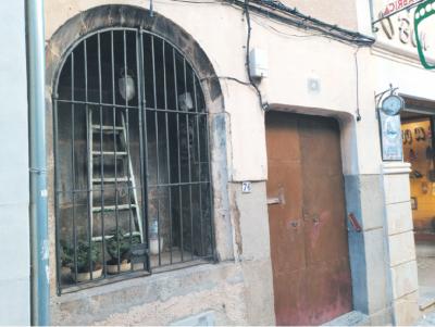 La casa del carrer de la Lluna en la que hi vivia Benet Esteva l’any 1530 i on succeí el miracle.