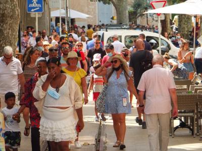 Turistes passejant pel Born, avui