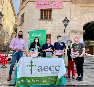 La taula informativa muntada a la Plaça