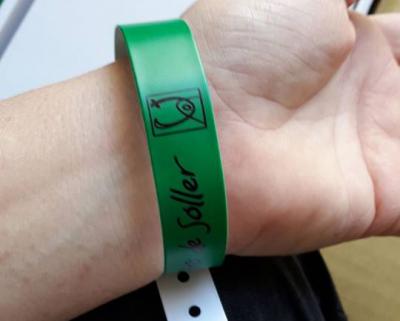 Una de les polseres identificatives del Firó.