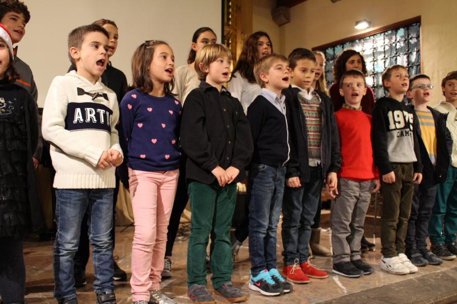 Alguns nins, estudiants de l'Escola de Música, en una actuació de fa cinc anys.