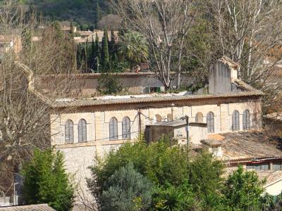 L'antic escorxador, avui en ruïna.