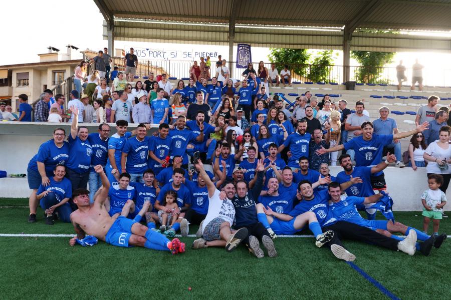 L'equip, celebrant l'ascens.