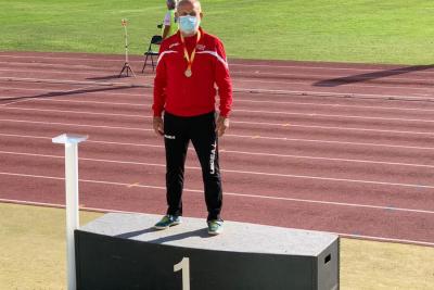 Toni Pinya al capdamunt del podi.