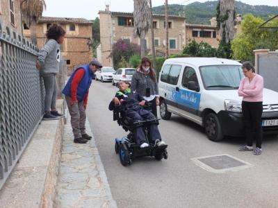 El dia que Emy va rebre una nova cadira de rodes.