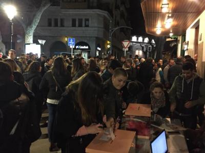 Una imatge de les votacions duites a terme per elegir els grups.