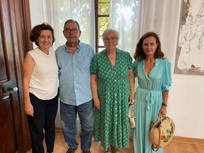 Representants de la plataforma es reuniren, dilluns, amb la consellera d'Afers Socials, Fina Santiago.
