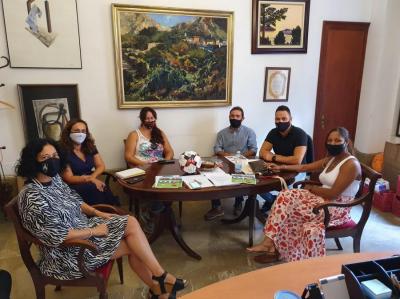 Imatge de la reunió preparatòria del projecte solidari que es promou.