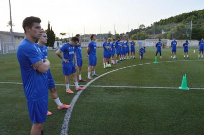 Els jugadors de l'equip, ahir a la nit a Can Maiol.