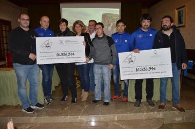 El lliurament dels xecs a les entitats beneficiàries.