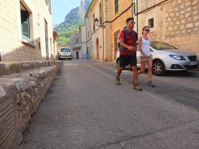 Uns senderistes procedents del Barranc, avui