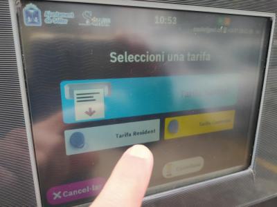 Una màquina de l'ORA d'un carrer de Sóller.