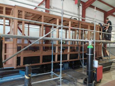 Operaris treballant en la nova unitat