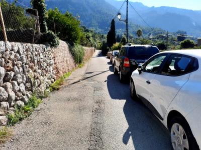 Saturació de vehicles a Biniaraix els caps de setmana.