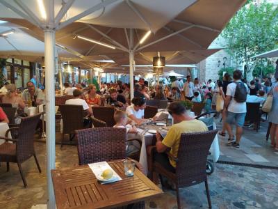 Unes terrasses a la Plaça de la Constitució.