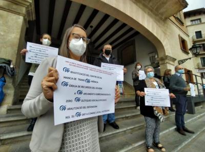 Un instant de la protesta protagonitzada per l'oposició.