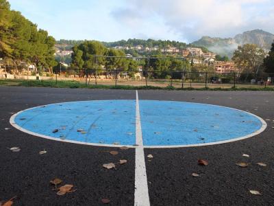 La pista de bàsquet del camp Infante Lois.