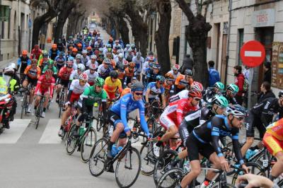 Una imatge de la sortida de l'etapa disputada l'any passat, també amb sortida a Sóller.