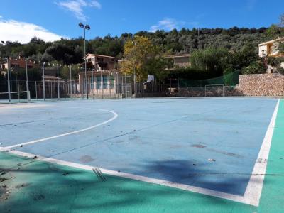 L'actual pista de joc del poliesportiu de Sa Rutlana de Fornalutx.