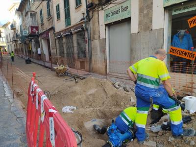 Operaris d'Aqualia, avui treballant a la zona