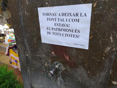 El cartell col.locat a font de Sa Lluna
