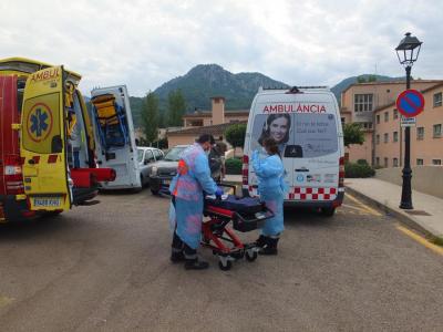 Una ambulància preparant un dels trasllats.