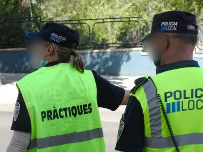 Un policia i un agent en pràctiques