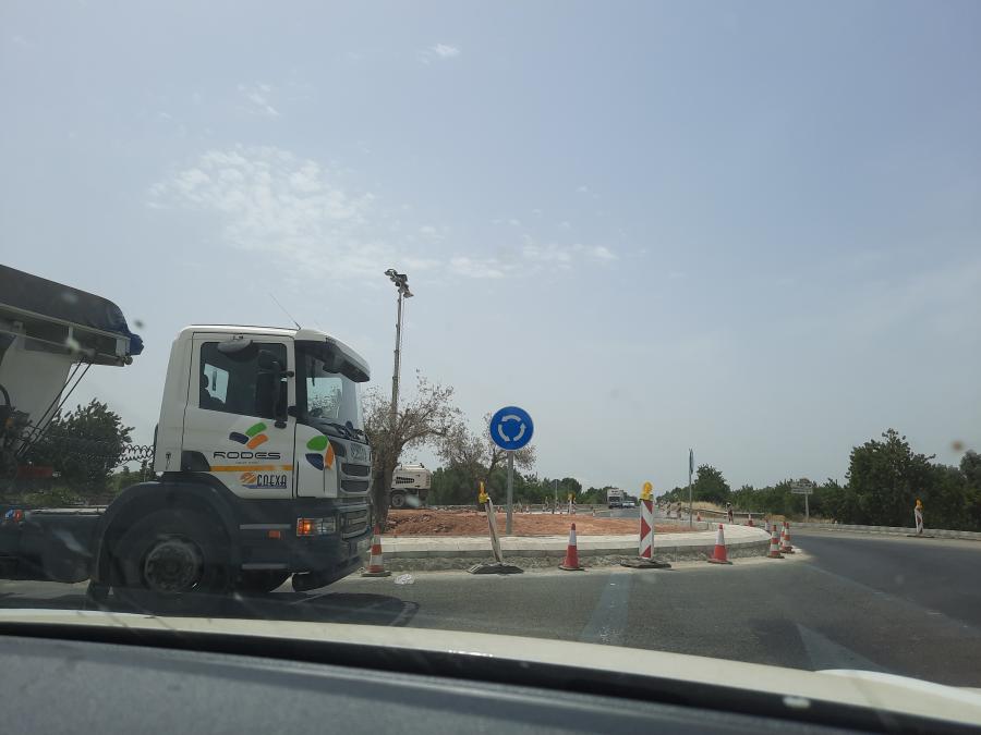 Els treballs de construcció de la rotonda.