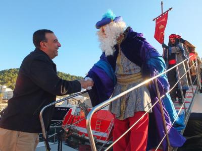 Melcion saludant el batle arribant al Port