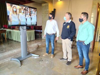 La projecció del vídeo a l'Ajuntament, avui