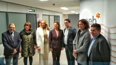 Maria Frontera, amb els representants polítics.