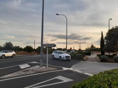 El creuer a l'entrada de Palmanyola.