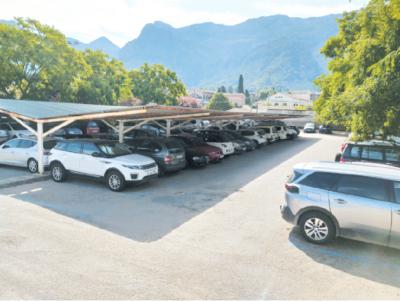 L'aparcament del carrer de Cetre.