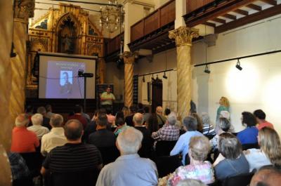El col.loqui que es va dur a terme a la capella de les Escolàpies.