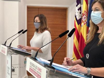 La presidenta Armengol amb la consellera de Salut.